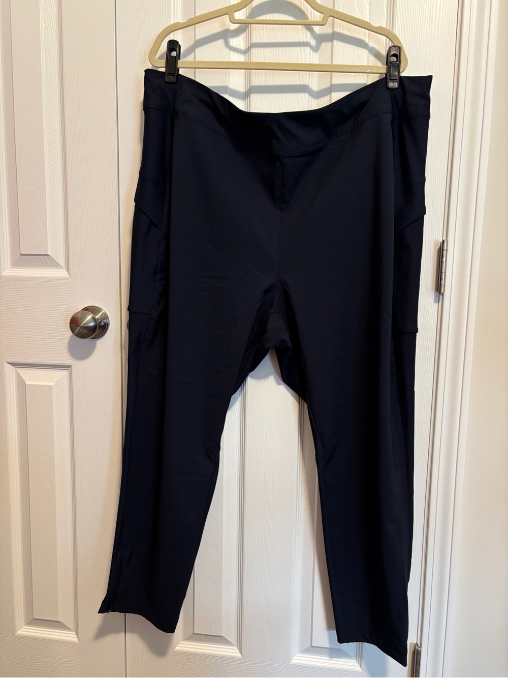 Old Navy Navy Plus-Size Quick Drying Leggings with Side Pockets